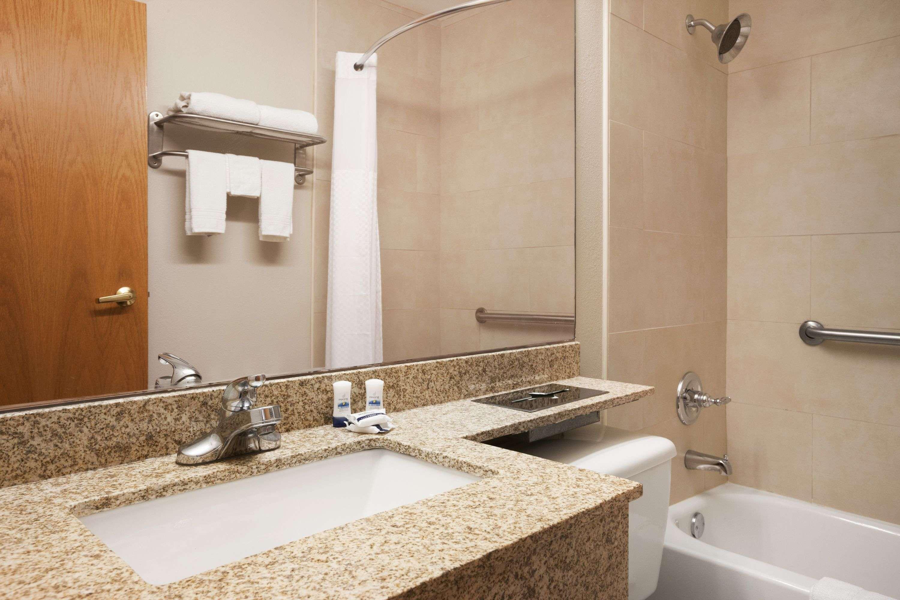 Microtel Inn By Wyndham - Albany Airport Latham Eksteriør bilde