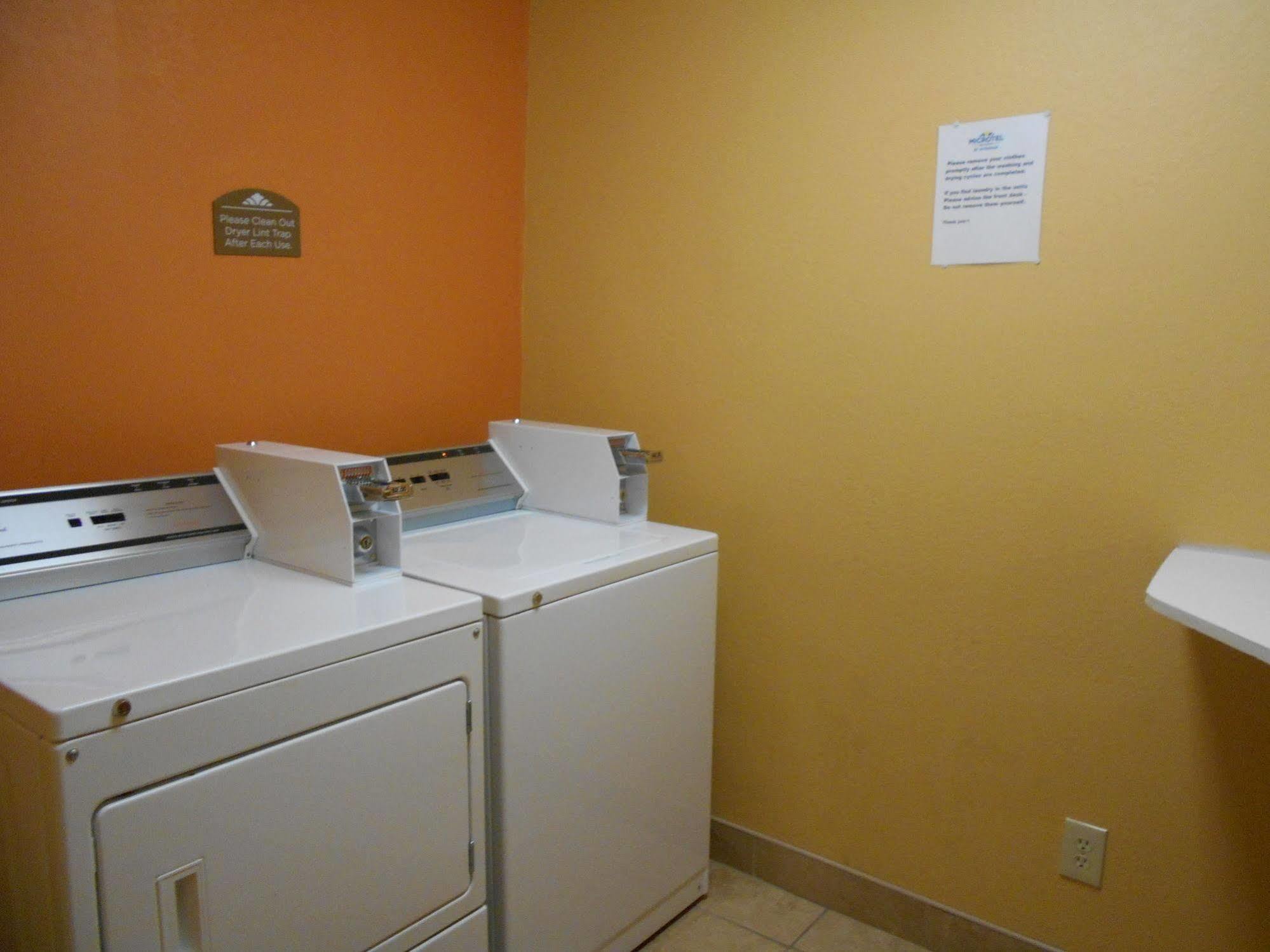 Microtel Inn By Wyndham - Albany Airport Latham Eksteriør bilde